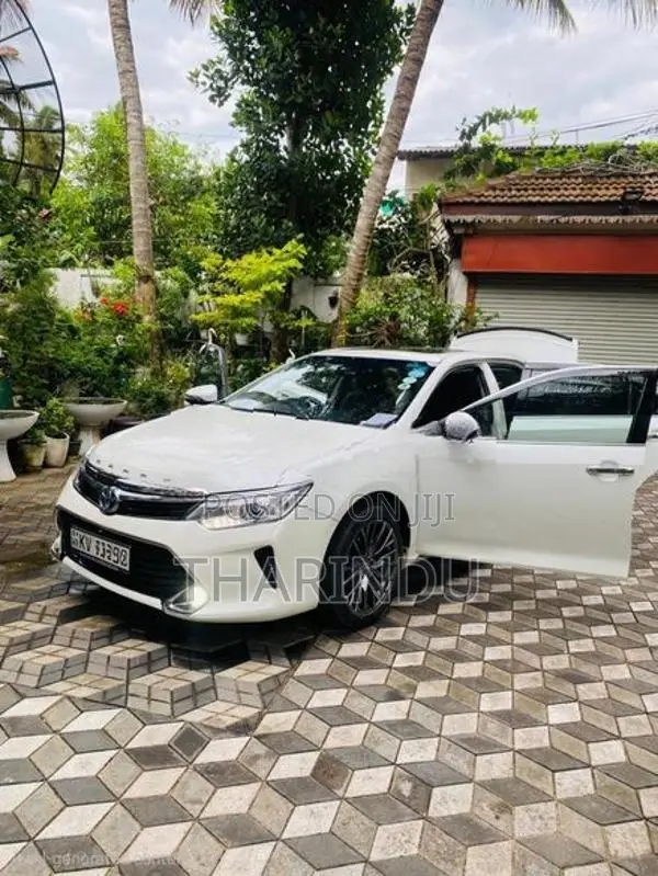 Toyota Camry AVV50 2011