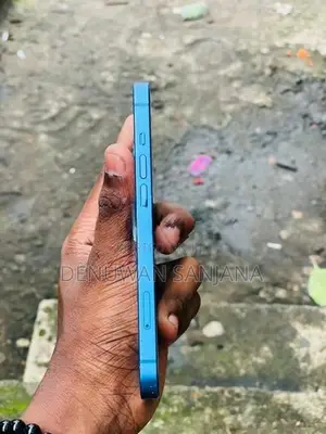 Apple iPhone 13 (Used)