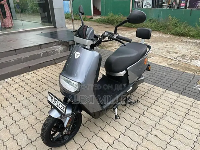 Yadea E8S Pro 2024