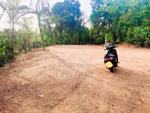 කඩවතින් අගනා බිම් කොටසක්