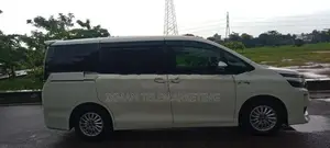 Toyota Voxy 2015