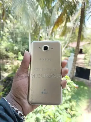 Samsung Galaxy J7 (Used)