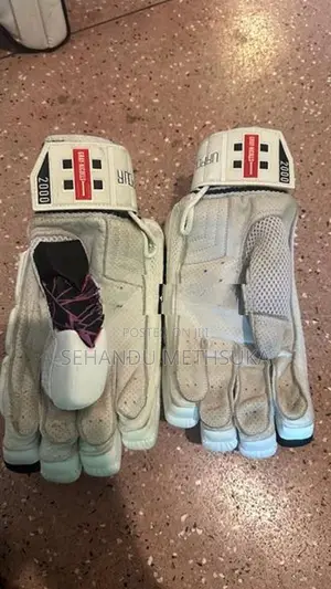 Gray-Nicolls Shockwave Batting Gloves
