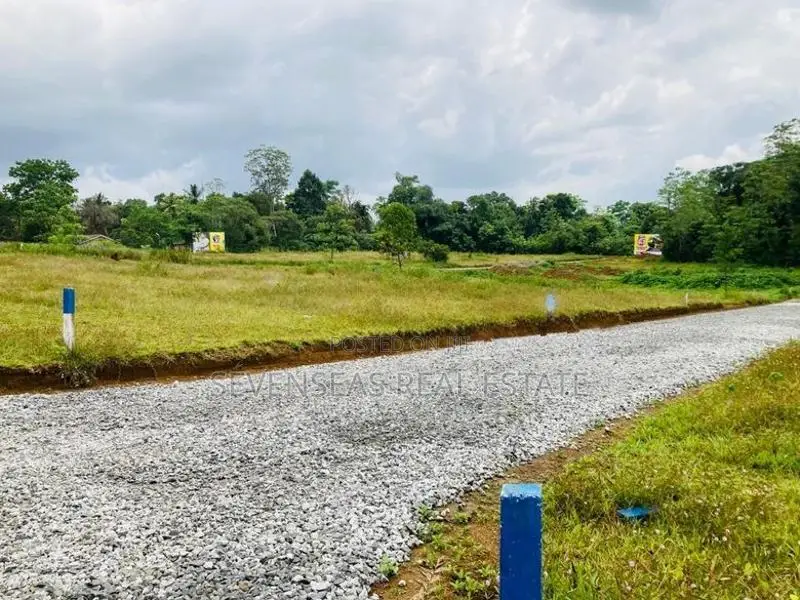 ඇහැලියගොඩින් ඉඩම