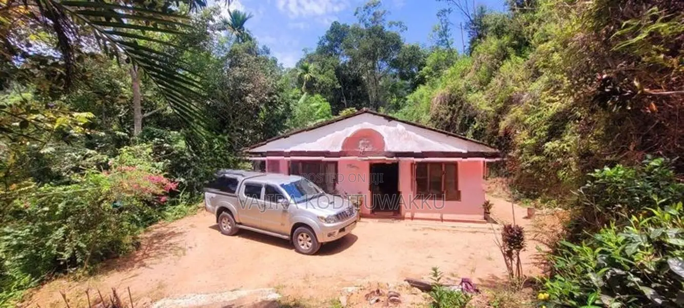 Diyatalawa මනරම් කදු වලල්ලකින් වටවු පර්චස් 185ක ඉඩම සහිත නිවස