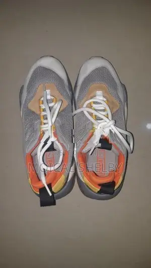 Puma Sneakers