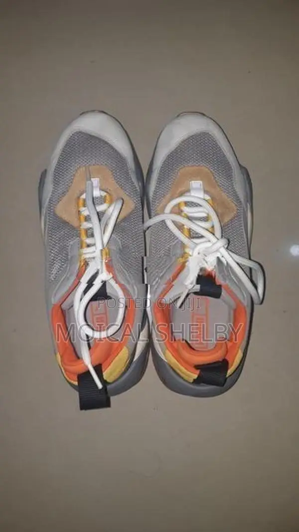 Puma Sneakers