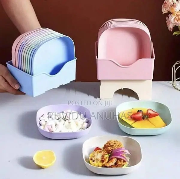 Plastic Plates Set
