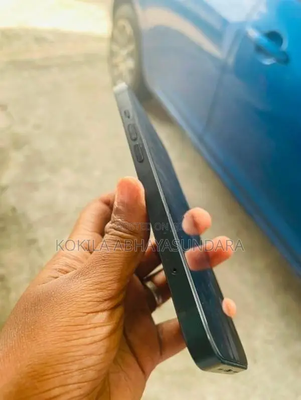 Apple iPhone 13 (Used)