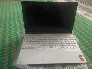 Fujitsu Lifebook AH50/E3 Laptop
