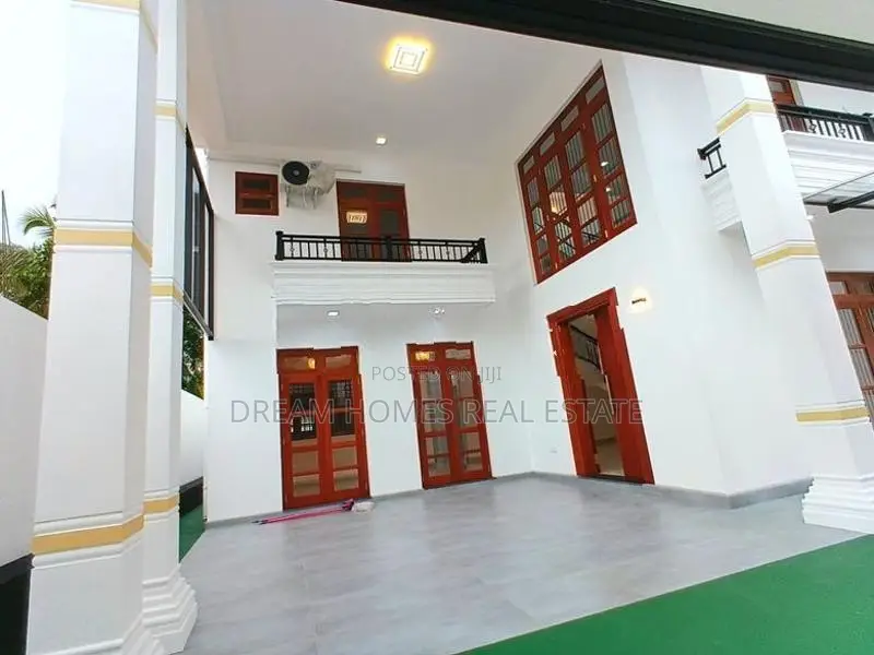 Modern Contemporary Box-Type Luxury House – Boralesgamuwa