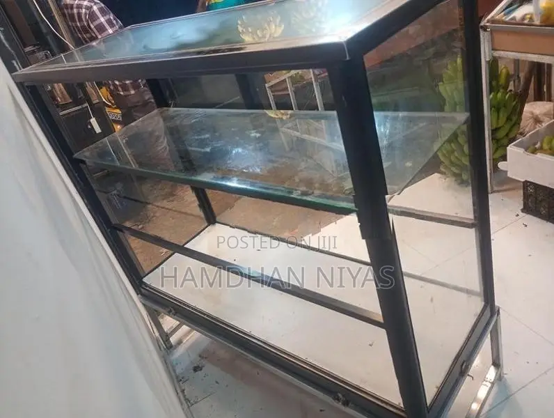 Showcase with Stand
