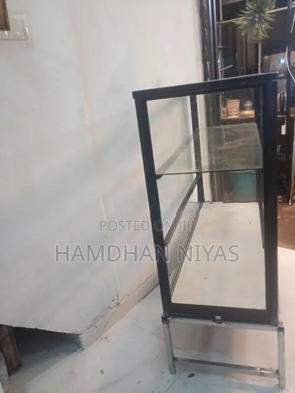 Showcase with Stand