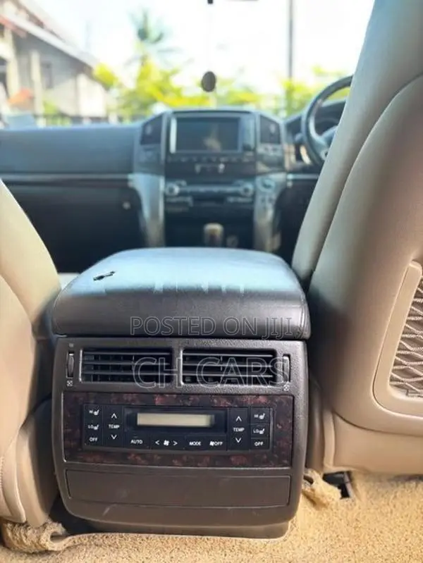 Toyota Land Cruiser 200 2008