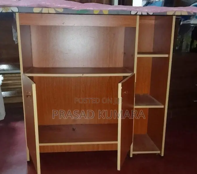 මෙලමයින් අයන් බෝඩ් එකක්