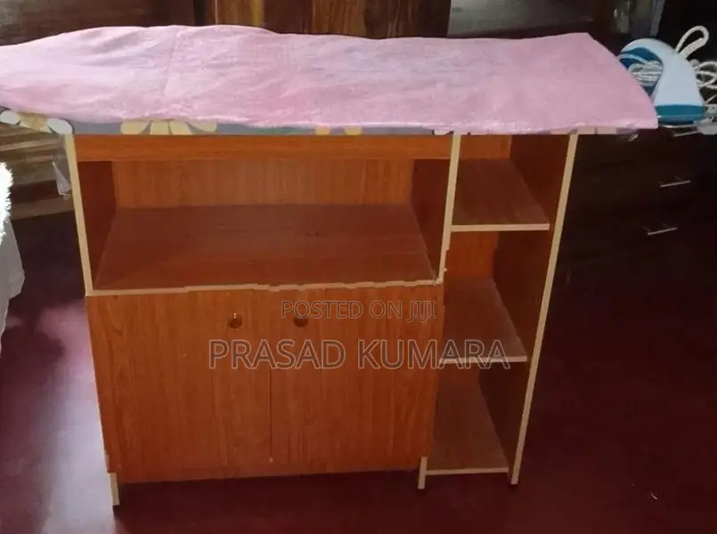 මෙලමයින් අයන් බෝඩ් එකක්