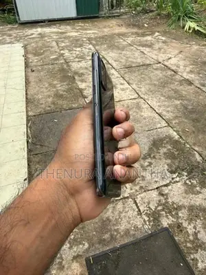Samsung Galaxy S20 (Used)