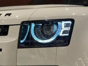 Land Rover Defender X-Dynamic P300e 2023