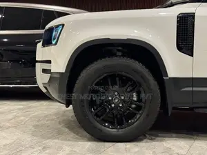 Land Rover Defender X-Dynamic P300e 2023