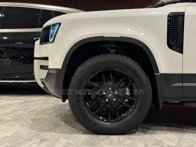 Land Rover Defender X-Dynamic P300e 2023