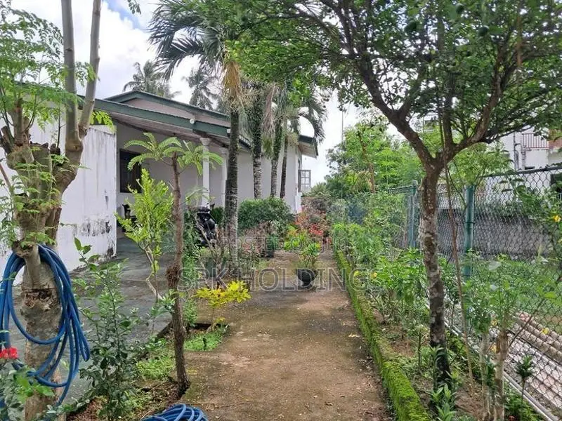 Prime Main Road Facing Land with Old House – Malabe