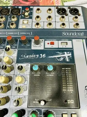 SoundCraft Signature 16