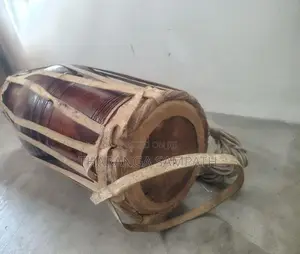 රත් ඇහැළ කද සහිත ගැටබෙරය කවරය සමග