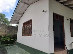 Prime Main Road Facing Land with Old House – Malabe
