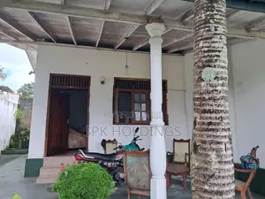 Prime Main Road Facing Land with Old House – Malabe