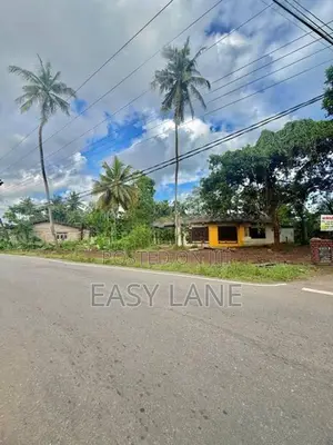 රනාල , හබරකඩ කාපට් පාරට මුහුණලා පර්චස් 18 ක ඉඩමක්