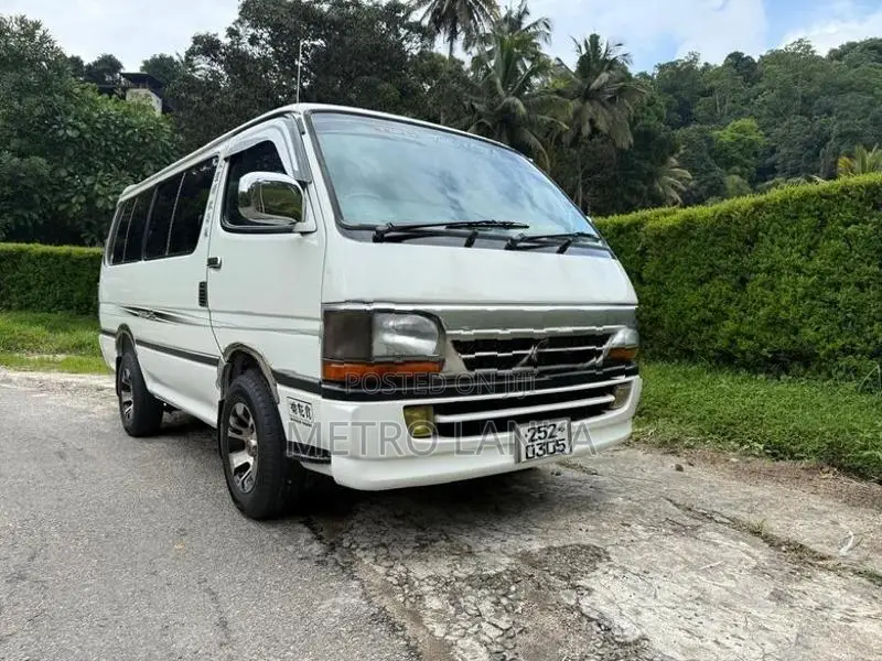 Toyota Dolphin LH103 1995