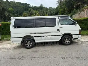 Toyota Dolphin LH103 1995