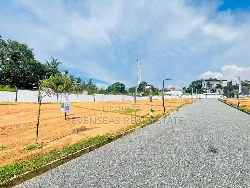 Land for Sale in Athurugiriya
