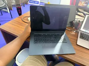 Apple Macbook M3 Air