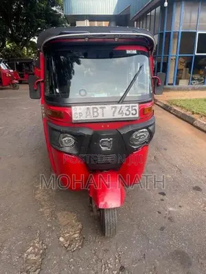 Bajaj RE 2019