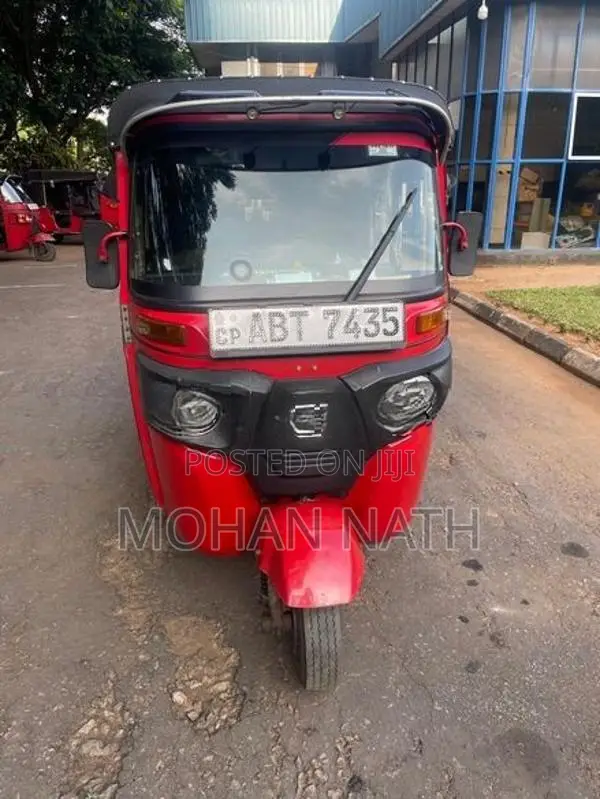 Bajaj RE 2019