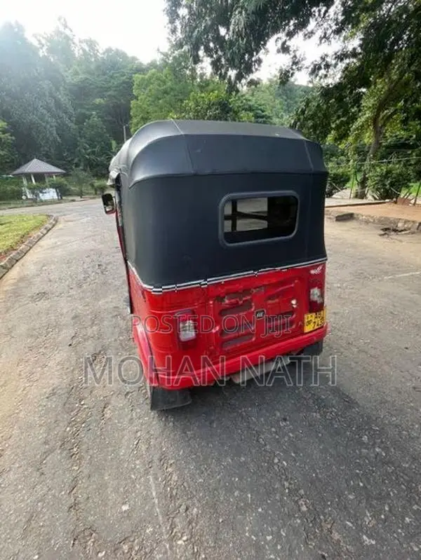 Bajaj RE 2019