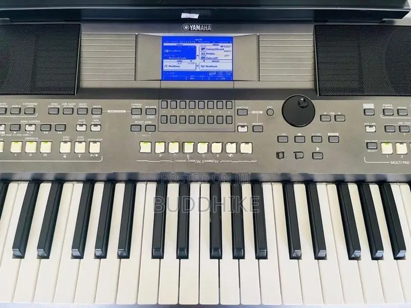 Yamaha PSR S 670 keyboard