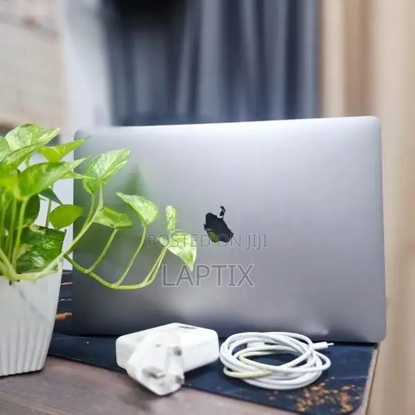 Apple MacBook Pro A1990 (2019) Intel Core i7 16GB Ram 256GB SSD