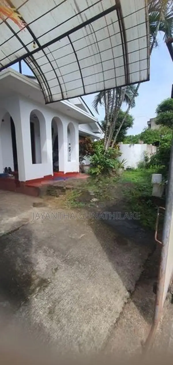 Commercial Land with House for Rent in Kotte