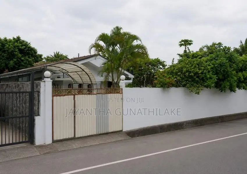Commercial Land with House for Rent in Kotte