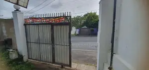 Commercial Land with House for Rent in Kotte