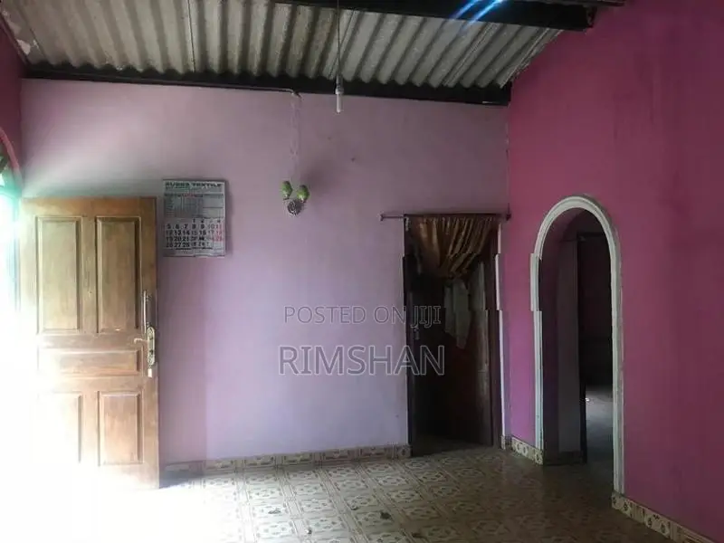 4 BHK House With 10 Perchss Land Sale Uduvara