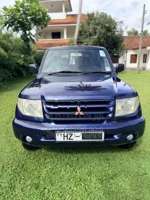Mitsubishi Montero 2003