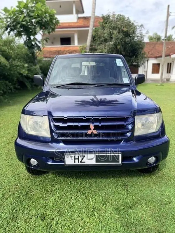 Mitsubishi Montero 2003