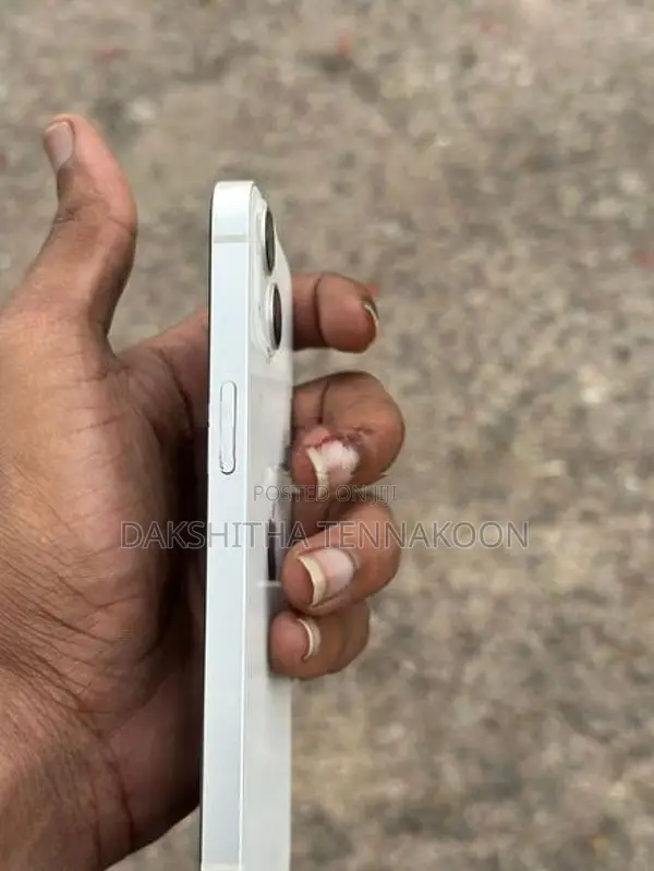 Apple iPhone 13 (Used)