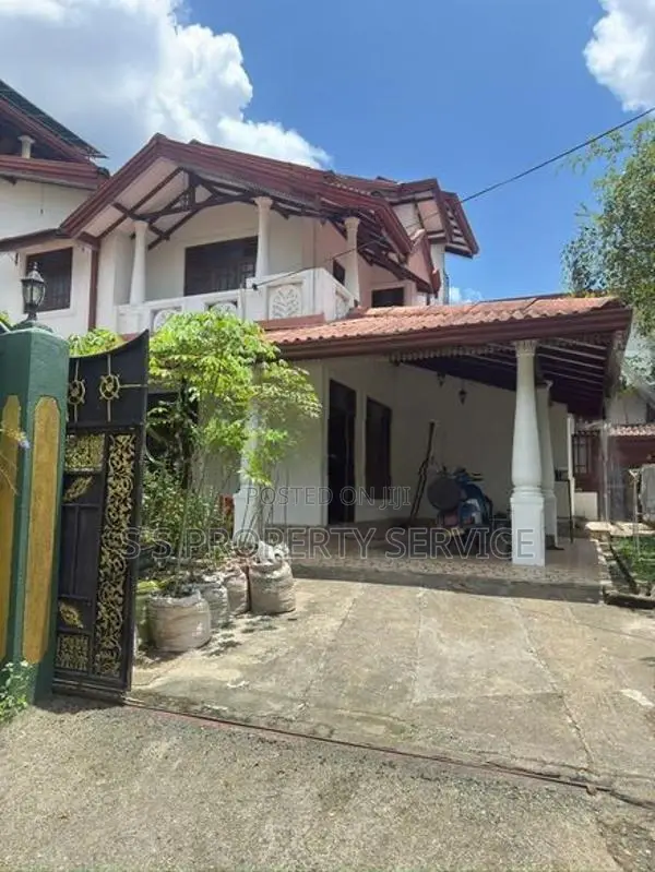 Veyangoda Two Storey House for Sale (SSPH-305)