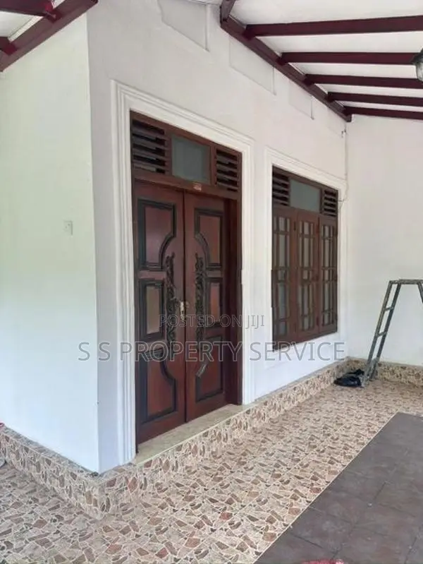 Veyangoda Two Storey House for Sale (SSPH-305)