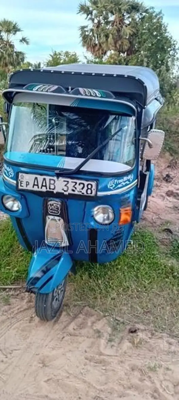 Bajaj RE 2012