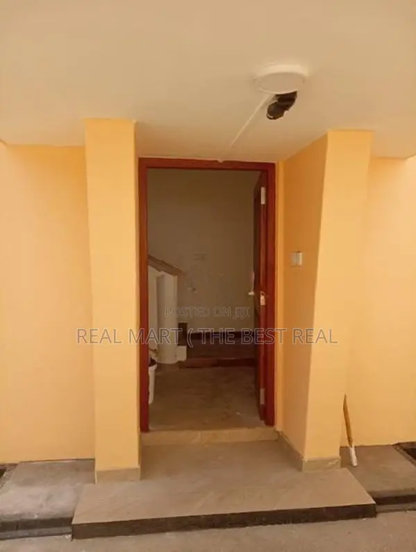 Colombo 07 : 2BR (1110 Sqft) Premium Renovated Apartment for Rent